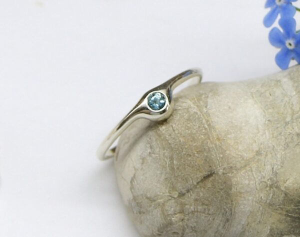 assymetrical delicate-ring01