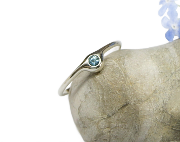 assymetrical delicate-ringbgless